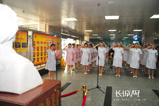 庆祝5.12国际护士节 百余名白衣天使庄严宣誓