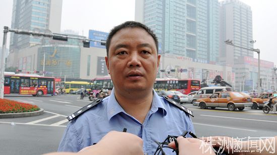 市交警支队副支队长周跃飞介绍,路面民警在执法过程中,发现有鸣