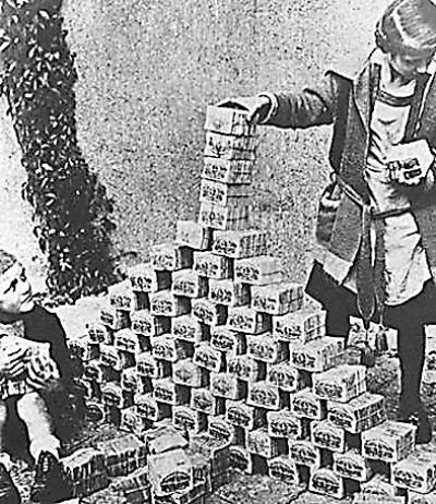 1923年德国爆发恶性通货膨胀(图)