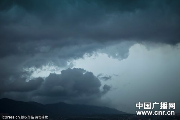 2012年5月12日，桂林强对流天气下所形成的罕见云雾。