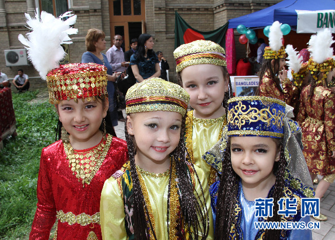 别开生面的驻乌兹别克斯坦外国使团民族美食节(组图)