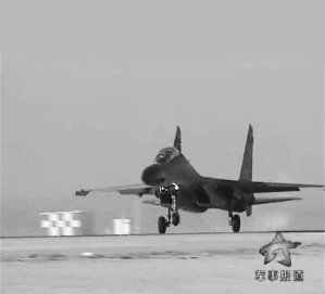 媒体视频显示,事故战机应为歼-11BS。央视截
