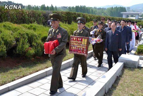 安置了为加强和发展朝鲜空军力量建树功勋的朝鲜人民军将领洪成律遗骸