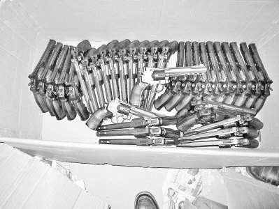 一台湾人在厦门民房囤1000多支枪向全国销售