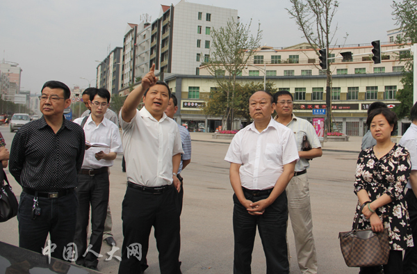 巴中市巴州区人大常委会视察巴州市级城市重点工程建设(组图)