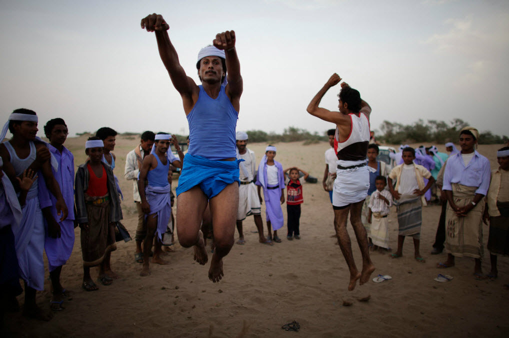 Bhaydar Muhammed Kubaisi 跳过三头骆驼。“跳骆驼”是特哈马地区独特的体育表演项目，可追溯到2000年以前。参加“跳骆驼”的村民常年接受训练。