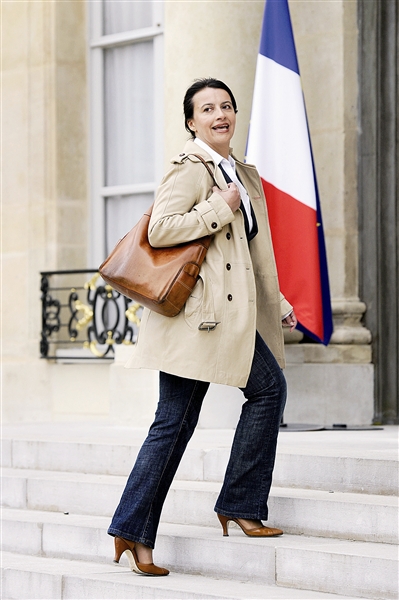 法国女部长穿牛仔裤参加会议 被批着装不当(图