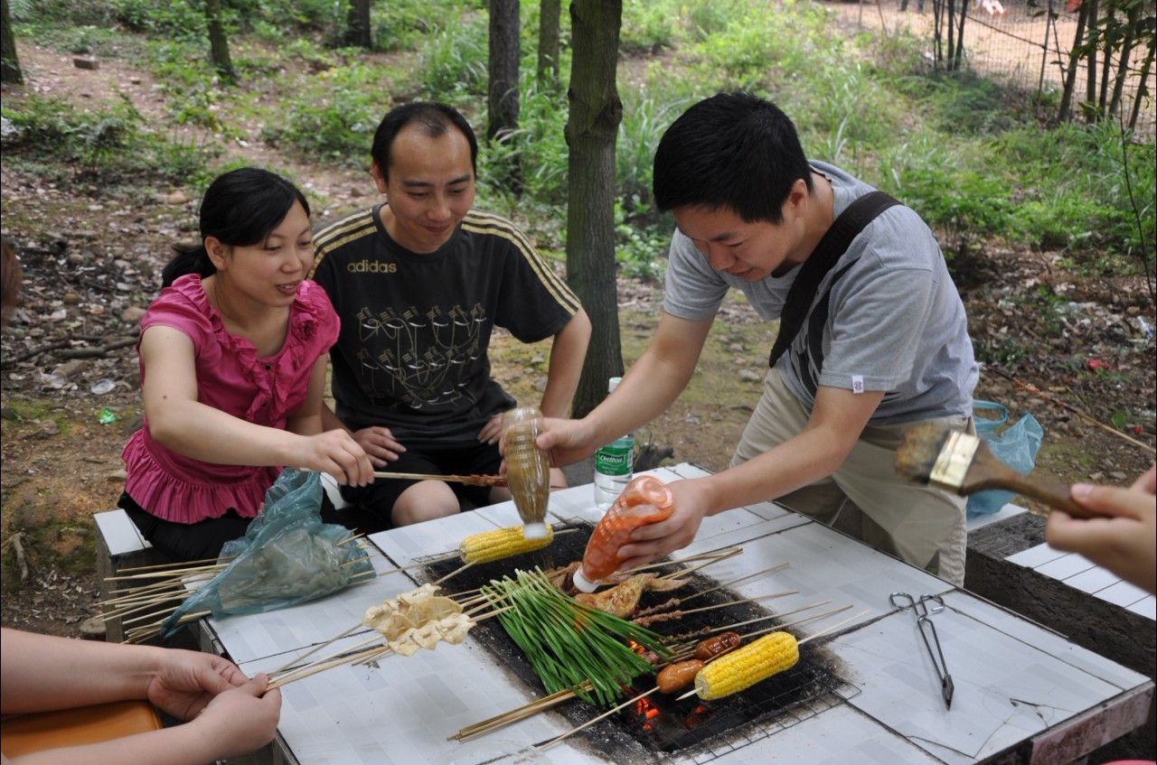 永州铁通工会成功举办野外烧烤活动