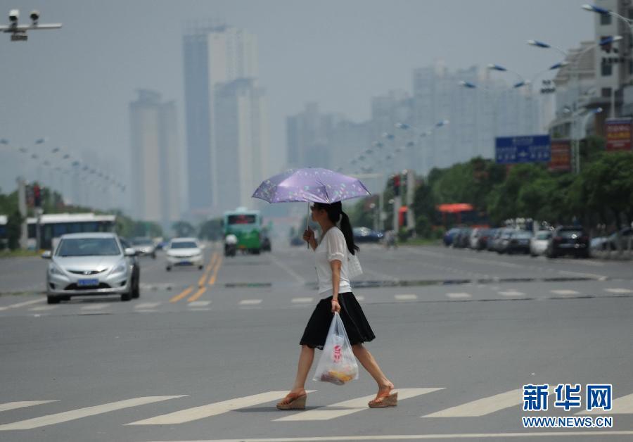 降雨间隙南昌迎来高温天气(组图)