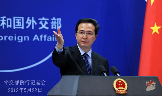 2012年5月22日，外交部发言人洪磊主持例行记者会。