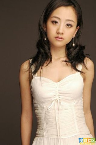 杨蓉 绰号:绒绒球 杨蓉,内地新生代花旦,凭借出演《宫锁珠帘》中徐佳