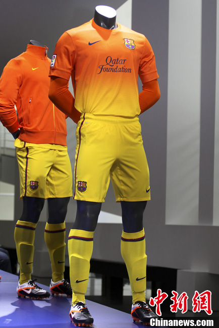 巴塞罗那发布新赛季球衣(高清组图)