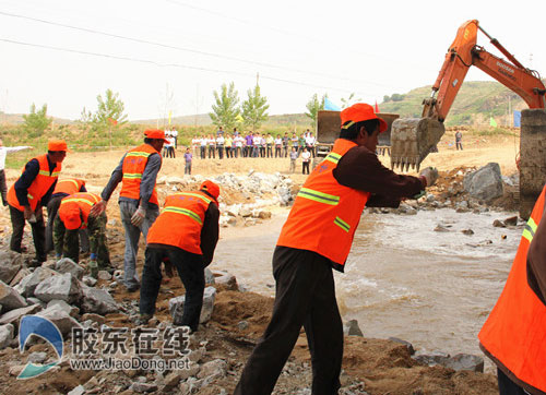 防汛抢险应急演练在莱阳清水河大桥进行(图)