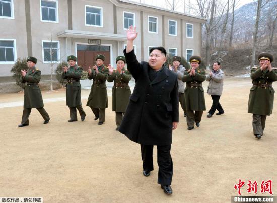 资料图：朝中社2月22日发布的照片显示，朝鲜人民军最高司令官、朝鲜党和人民的最高领导者金正恩视察了朝鲜人民军第842部队。