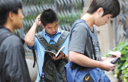 上海高考不会出现低分录取 生源减少为5.5万人