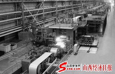 图为太钢拥有的世界最先进不锈钢冷轧生产线.