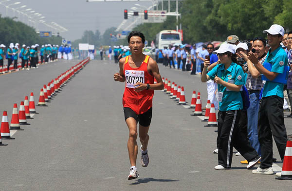 幻灯-天津国际马拉松赛 肯尼亚包揽男女组冠军