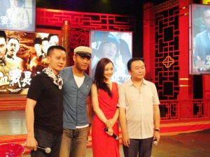 昨日,电视剧《血战长空》在南京举行新闻发布会,导演高希希携主演