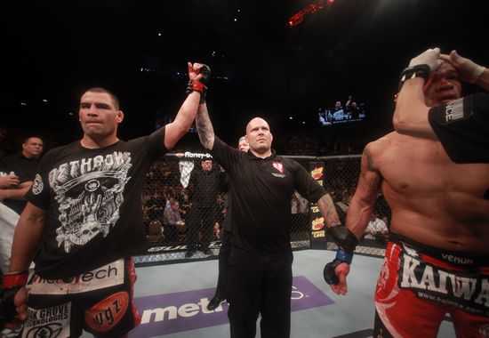 ufc146在拉斯维加斯顺利结束,10位重量级巨星上演了巅峰对决,凯恩