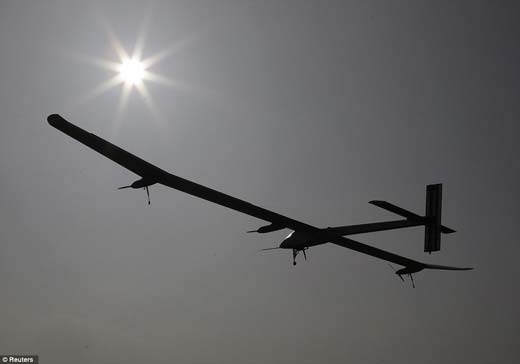 到目前为止，它保持了由太阳能动力飞机所创造的最长距离的航程。