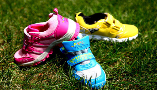 给孩子送双运动鞋公益行动定制球鞋规格