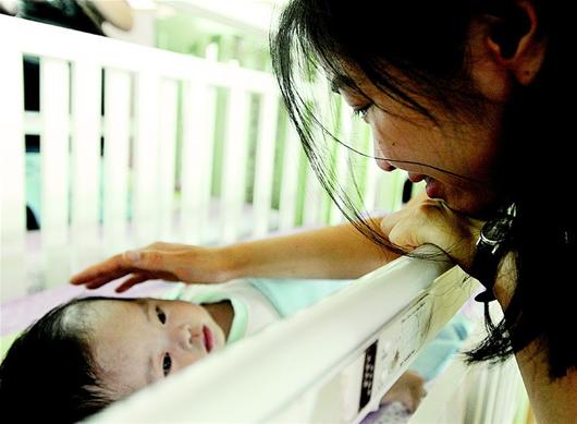 图文:耶鲁女孩重回武汉市儿童福利院