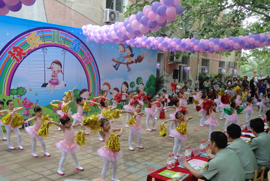 武警学院政治部幼儿园举行庆六一暨学前班毕