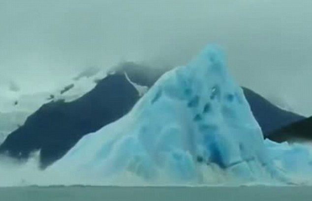 巨大而壮观的冰山常常给船只带来灾难，但它们一般并不是突然间形成的。不过，有一位幸运的游客拍下了冰山快速形成的震撼一幕。