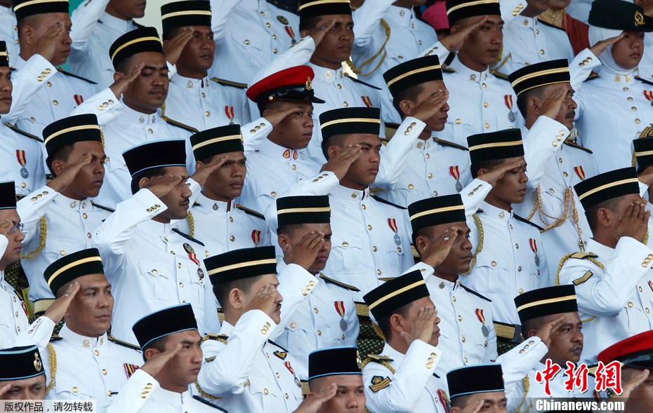 马来西亚举行盛大阅兵式 为国王庆生(高清组图)