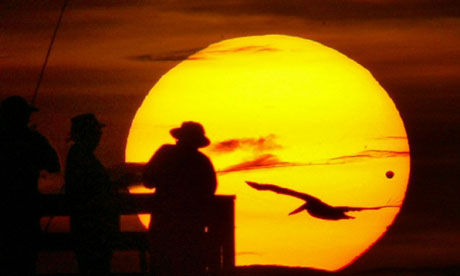 这是2004年在美国佛罗里达州观测到的金星凌日现象。在今年6月6日，这一天象将再次上演。