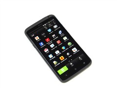 四核炫丽智能机 HTC One X特价3400元