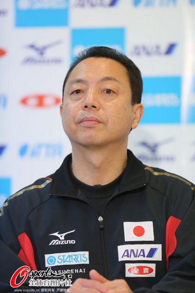 图文:日本乒乓球队召开发布会 日本队主教练
