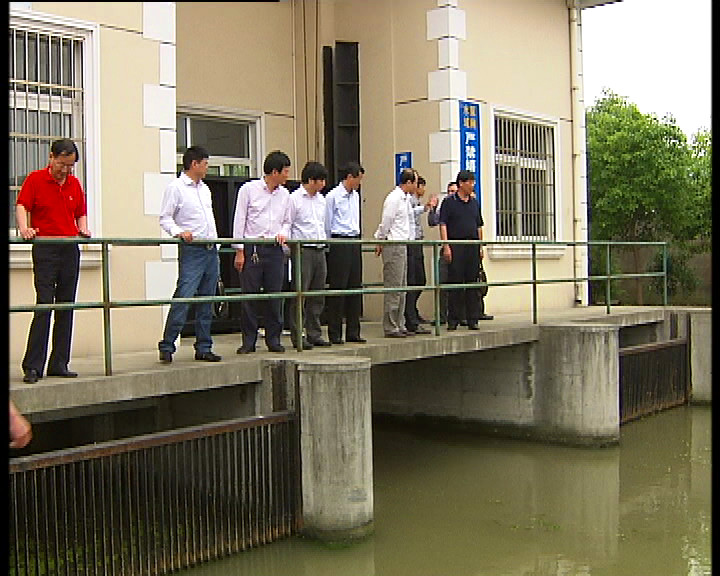 日前,奉贤区人大常委会主任陆兴祥,副主任季伯明带领奉贤区人大常委会