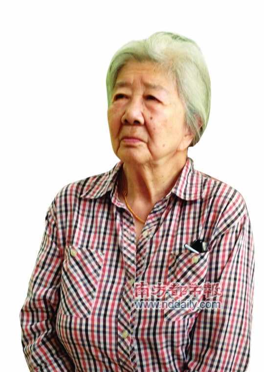 2002年11月30日，唐宝珊将蒋介石、孔祥熙分别写给唐绍仪的信捐献给珠海市博物馆收藏。C FP供图