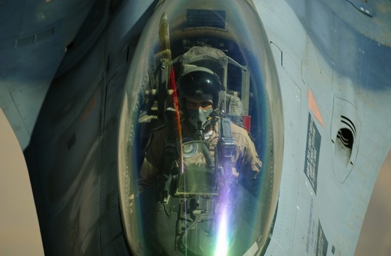 f-16战斗机座舱实拍