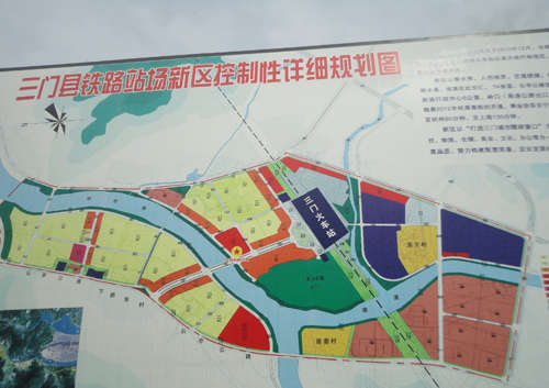 被公示在火车站旁的三门县铁路新区控制性详细规划图.