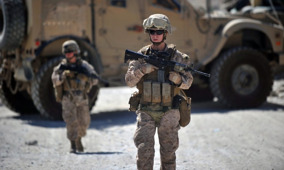 实拍美国海军陆战队女战斗员阿富汗执勤(组图)-搜狐滚动