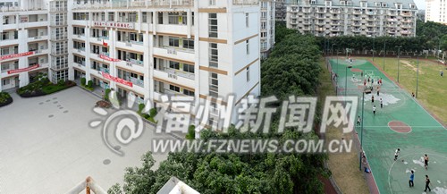 福州市日出东方小区有一块标准操场,规划图上该操场为日出东方小学的