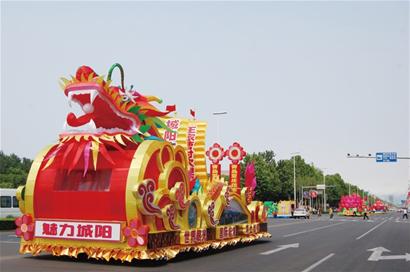 青岛城阳区第11届市民节豪华彩车巡游