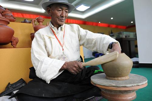 西藏举行首届非物质文化遗产保护成果展(组图