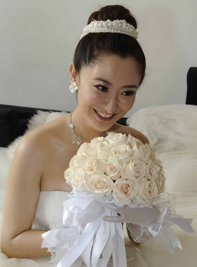 6月9日,辽足球星杨旭大婚迎娶新娘辽宁卫视美女主播王一婷