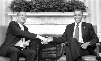 当地时间8日，华盛顿，美国总统奥巴马于白宫椭圆形办公室与到访的菲律宾总统阿基诺三世举行了会谈。