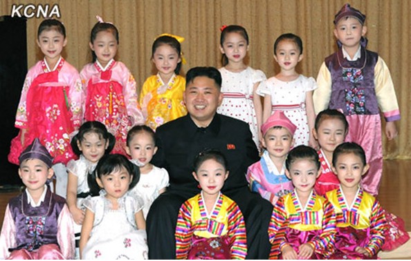 人民日报刊文称朝鲜儿童备受呵护 每天吃5顿饭
