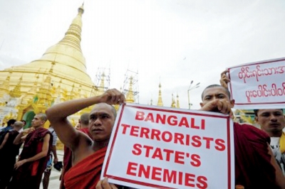 缅甸若开邦佛教僧侣举行反对暴力的游行。