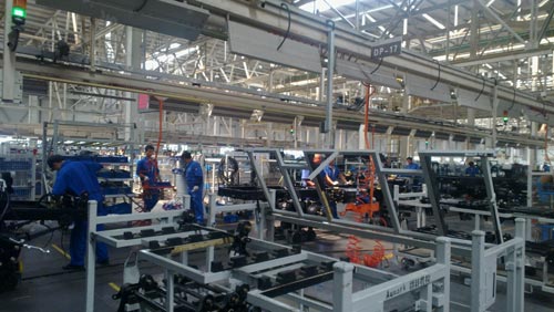 福田多功能汽车厂已经具备了现代化整车生产线。