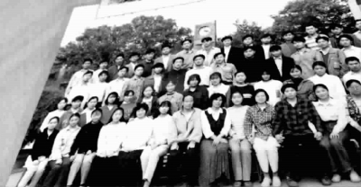 刘洋高中毕业集体照，第二排左起第7个人是刘洋 图CFP