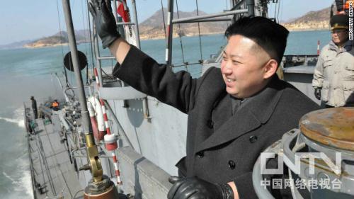 图为金正恩检阅朝鲜海军。