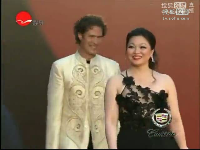 第15届上海电影节 著名旅美女高音歌唱家黄莺亮相红毯 - 搜狐视频