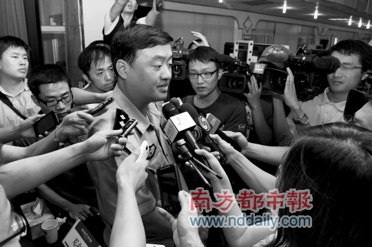 “5・26”跑车飙车案发生后，深圳市交警局连续三次举行新闻发布会。 南都资料图片