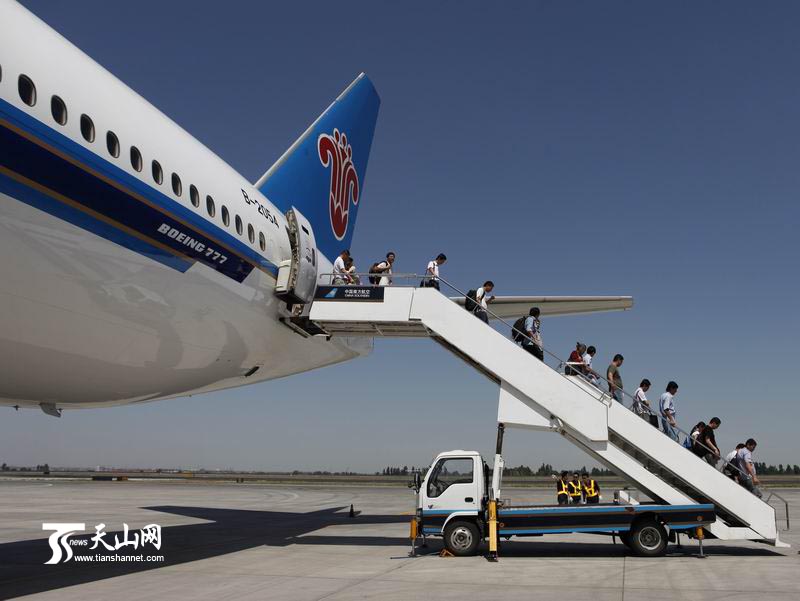 南航波音777A型飞机加盟新疆 投入援疆航线(组